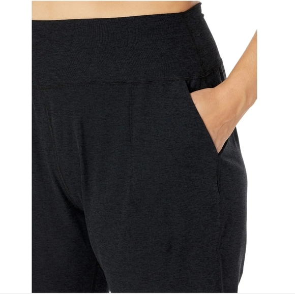 Beyond Yoga Plus Size Joggers - Picture 4 of 7